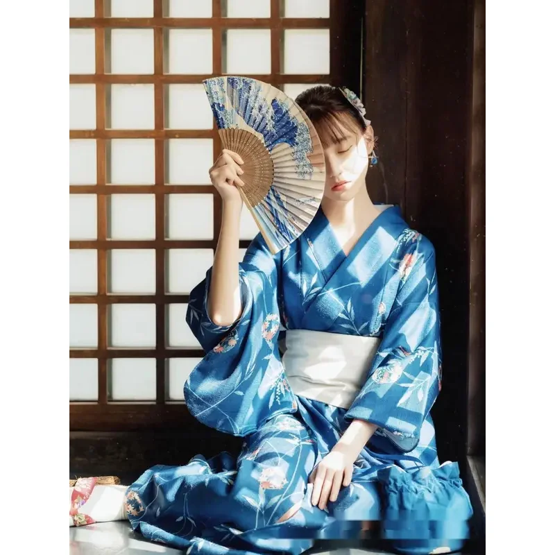 

20151123 Улучшенный халат-кимоно с великолепным нарисованным вручную стилем, узором запутанных ветвей и кленовым портребре с контролем ветра.