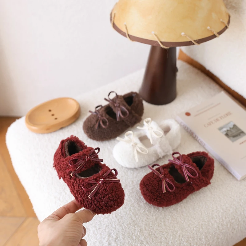 Children's Fur Warm Round Head Flat Shoes Autumn and Winter Bow Decoration Casual Light and Comfortable Girls' Cotton Shoes.
