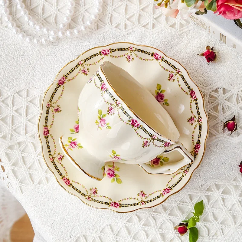 

French vintage romantic afternoon tea cup saucer coffee cup set small fresh strawberry flower ceramic cup set