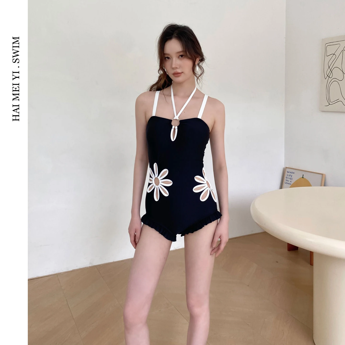 Elegant One-Piece Swimsuit for Women 2026 New Style Small Chest Conceal Belly Slimming Hot Spring Vacation Swimming Suit