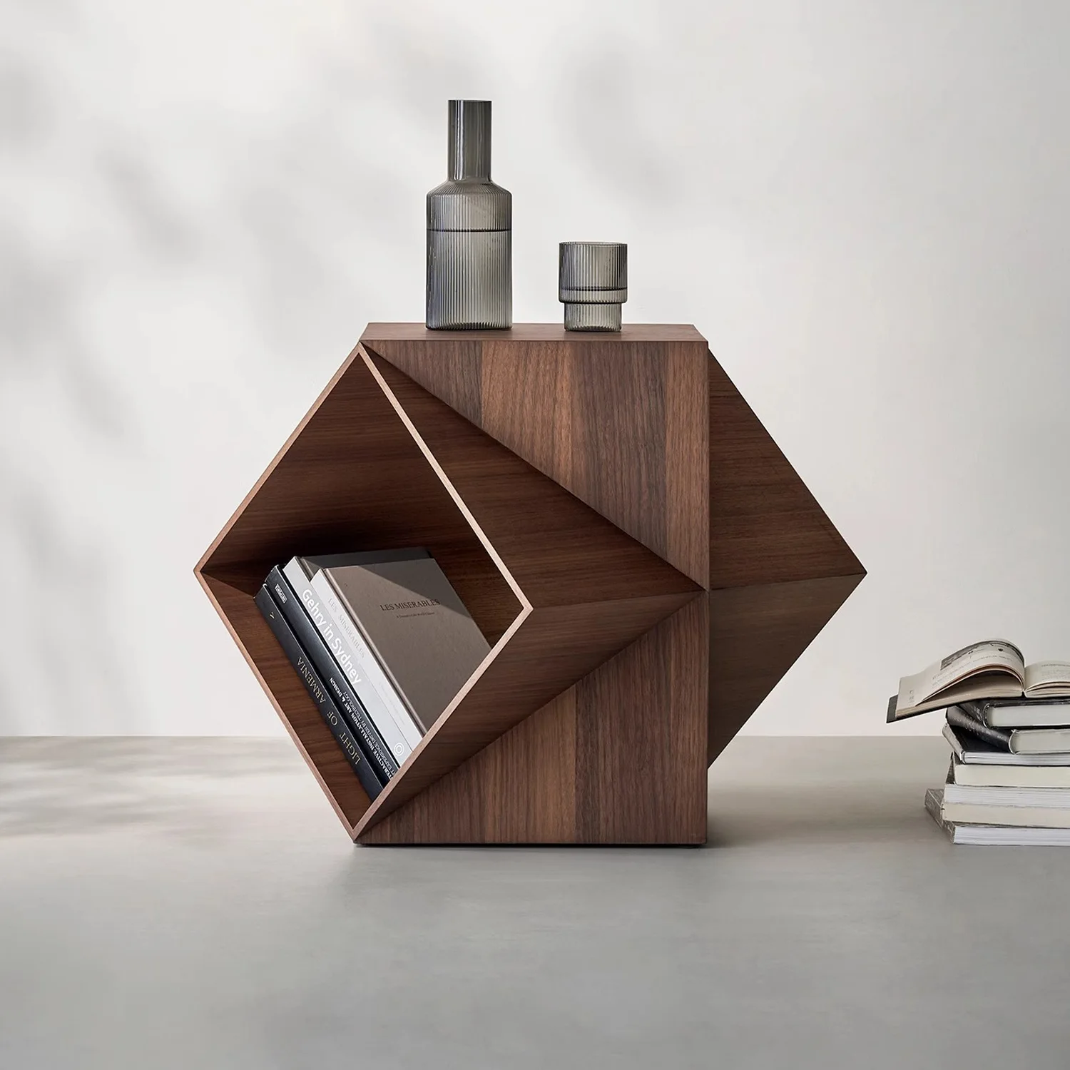 A few retro polyhedron corners on the side of the sofa, a few geometry solid wood tea table