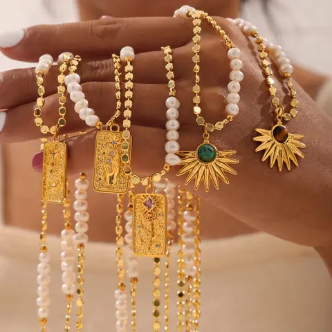 Vintage Stainless Steel Necklace Flower Plant Pendant with Pearl Collar Chain Light Luxury Bone Chain