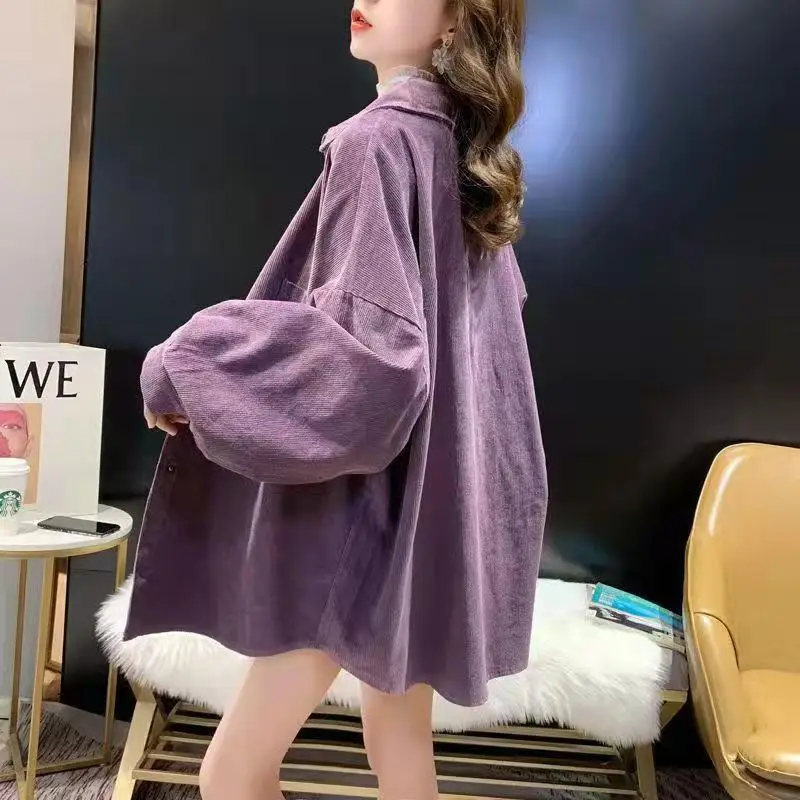 قميص نسائي من القطيفة بأكمام طويلة وتصميم فضفاض عصري لفصلي الربيع والخريف، ياقة على شكل V مع أزرار، ملابس خارجية دافئة