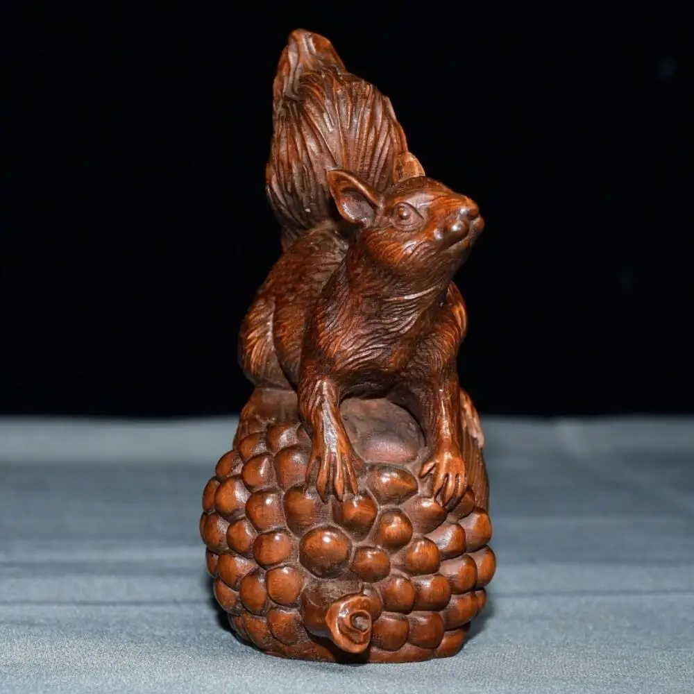 Solid Wood Carved Squirrel On Pinecone Figurine Statue Vintage Animal Sculpture Home Desktop Decor Craft Gift