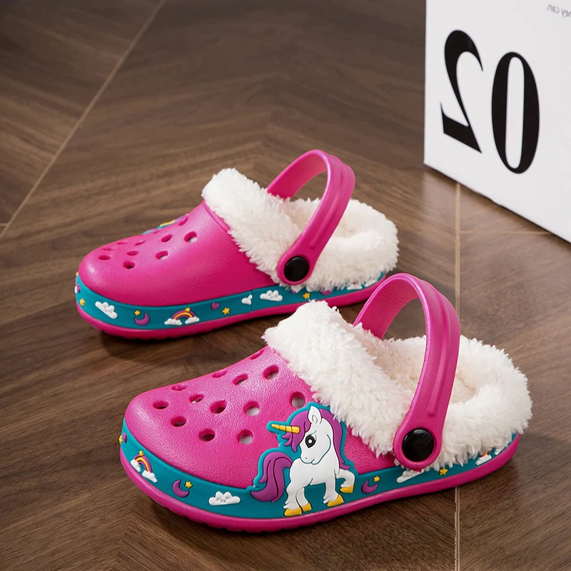 Sandalias de invierno para niños, zapatillas antideslizantes con forro polar para niños, zapatos para niñas, mulas y zuecos de Unicornio, bonitos zapatos de jardín para niños con dibujos animados