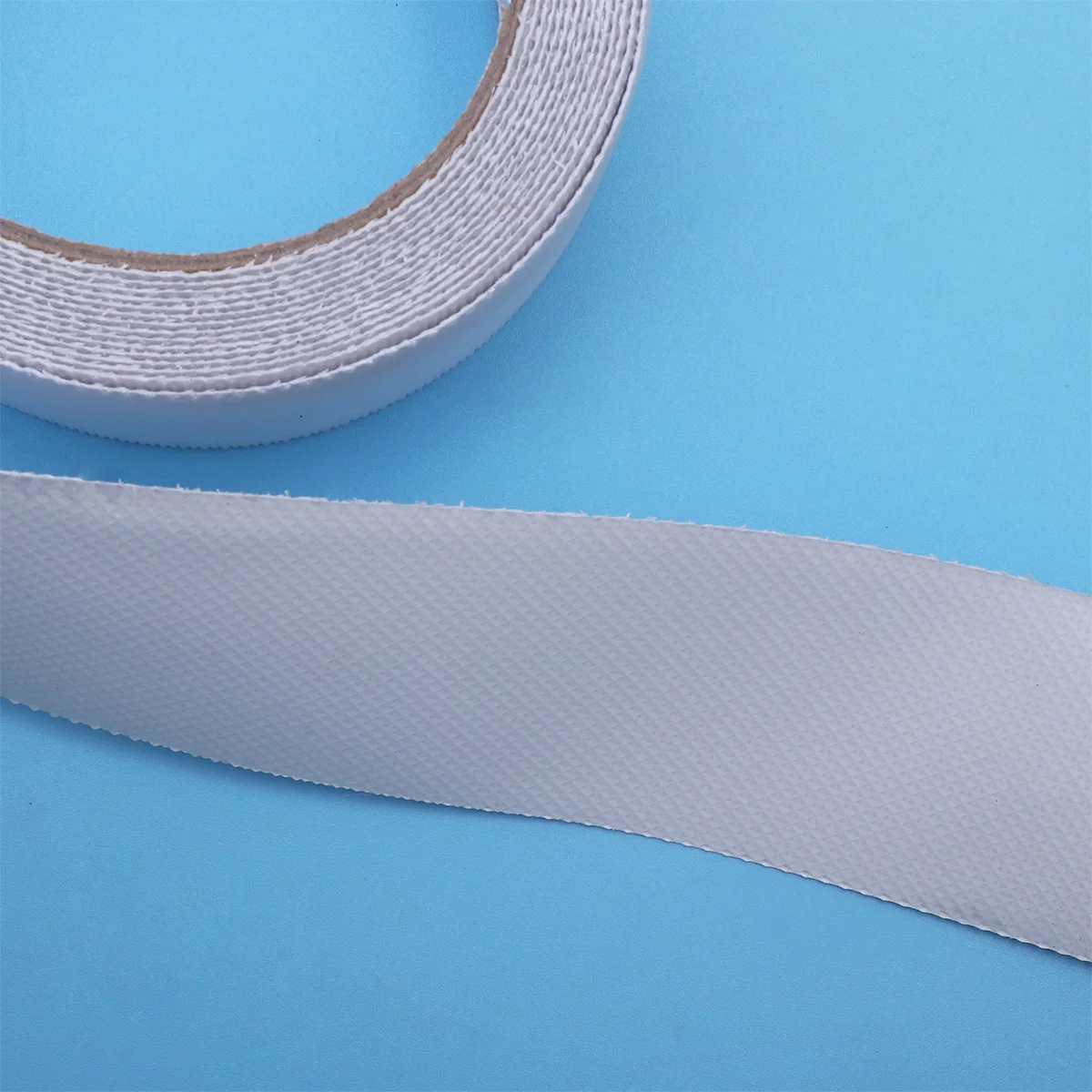 

5mx5cm Anti Slip Strips Skin Friendly Non Skid Bath Treads for Bathroom Floors Showers Stairs Swimming Pools Concave Convex