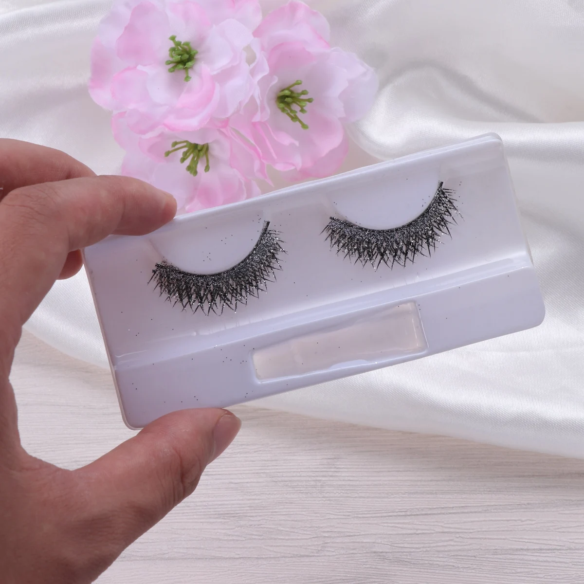 

Shiny Exaggerated Eyelashes Long and Thick Eye Lashes Extension for Women Girls Cosplay Fancy Ball (Silver)