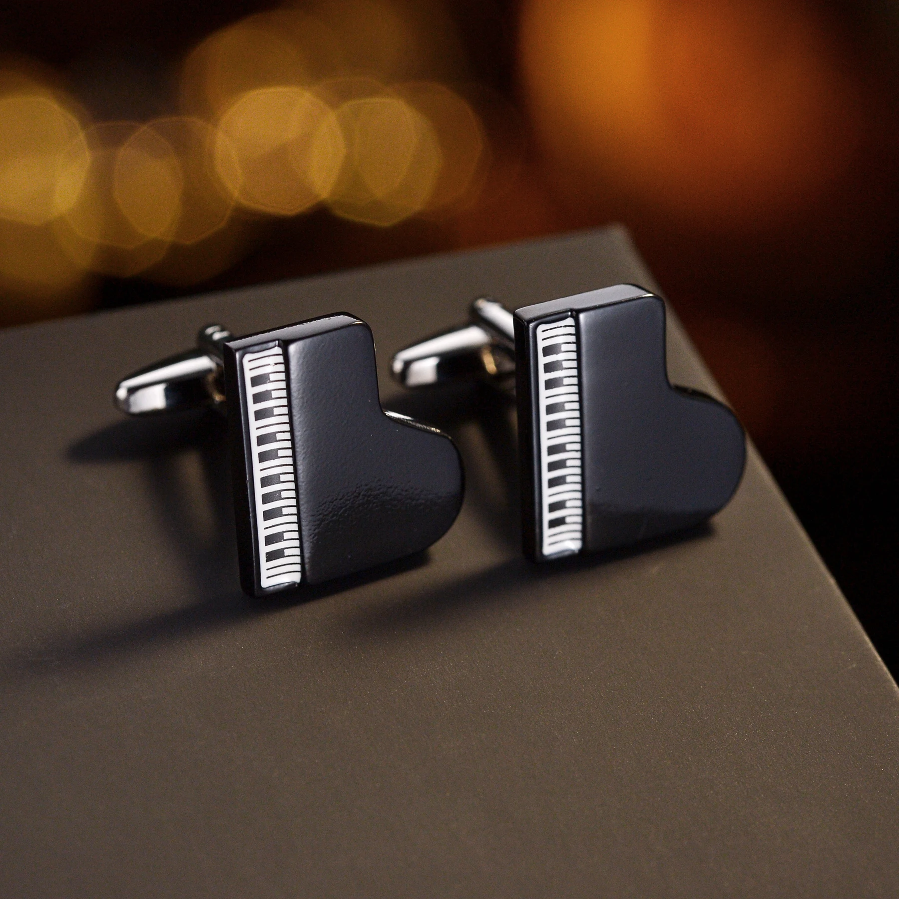 2pcs High Quality Copper Cross Cufflinks for Men Rock Fashion Cuff Buttons Jewelry Gifts Daily Outfits