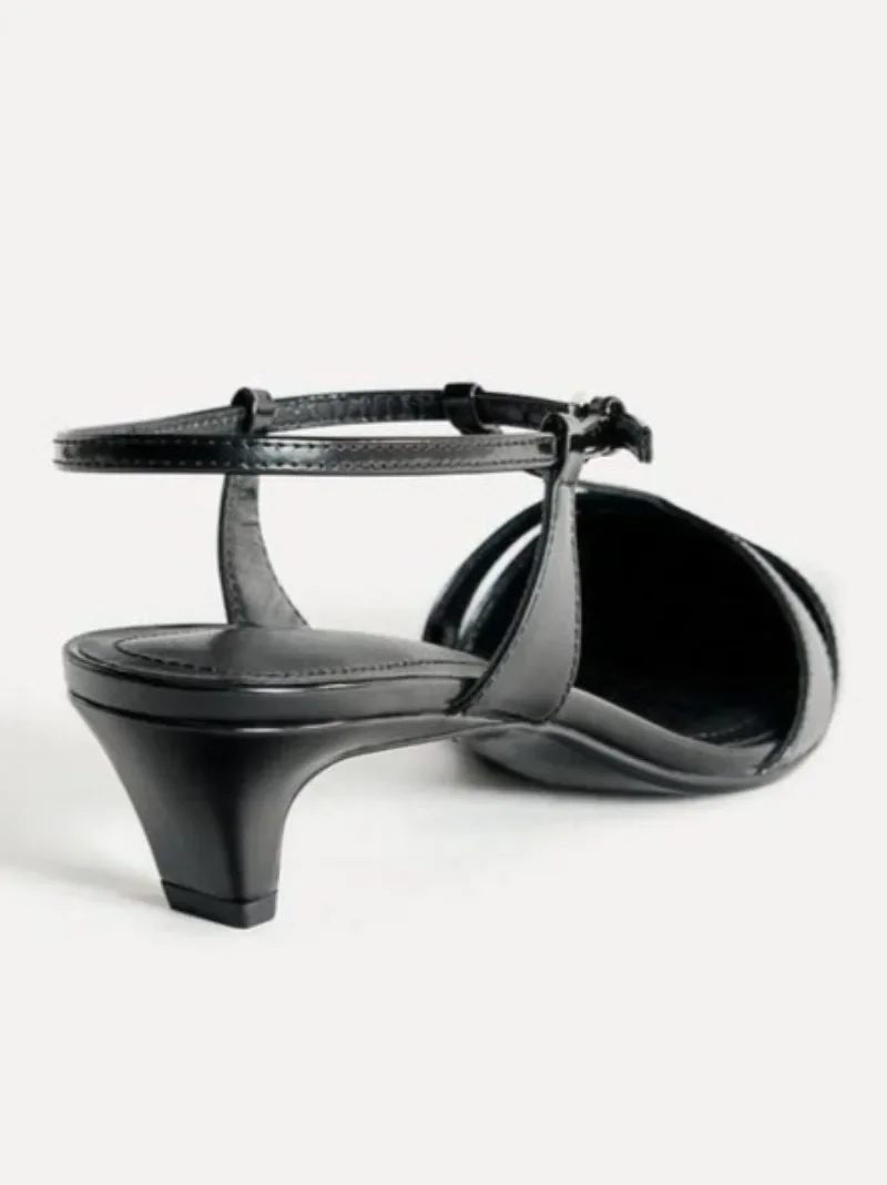 Zapatos de tacón bajo de charol negro, zapatos de diseñador con hebilla en el tobillo a la moda para mujer, sandalias elegantes con correa en T y punta estrecha