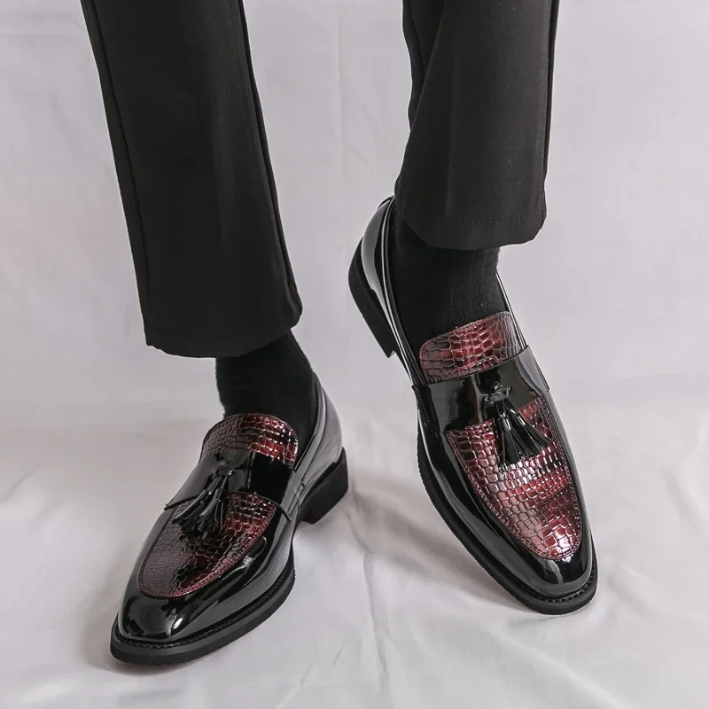Fashionable Men's Pointed Red Soled Business Dress Leather Shoes Brand New Comfortable Snake Skin Pattern Tassel Men's Shoes