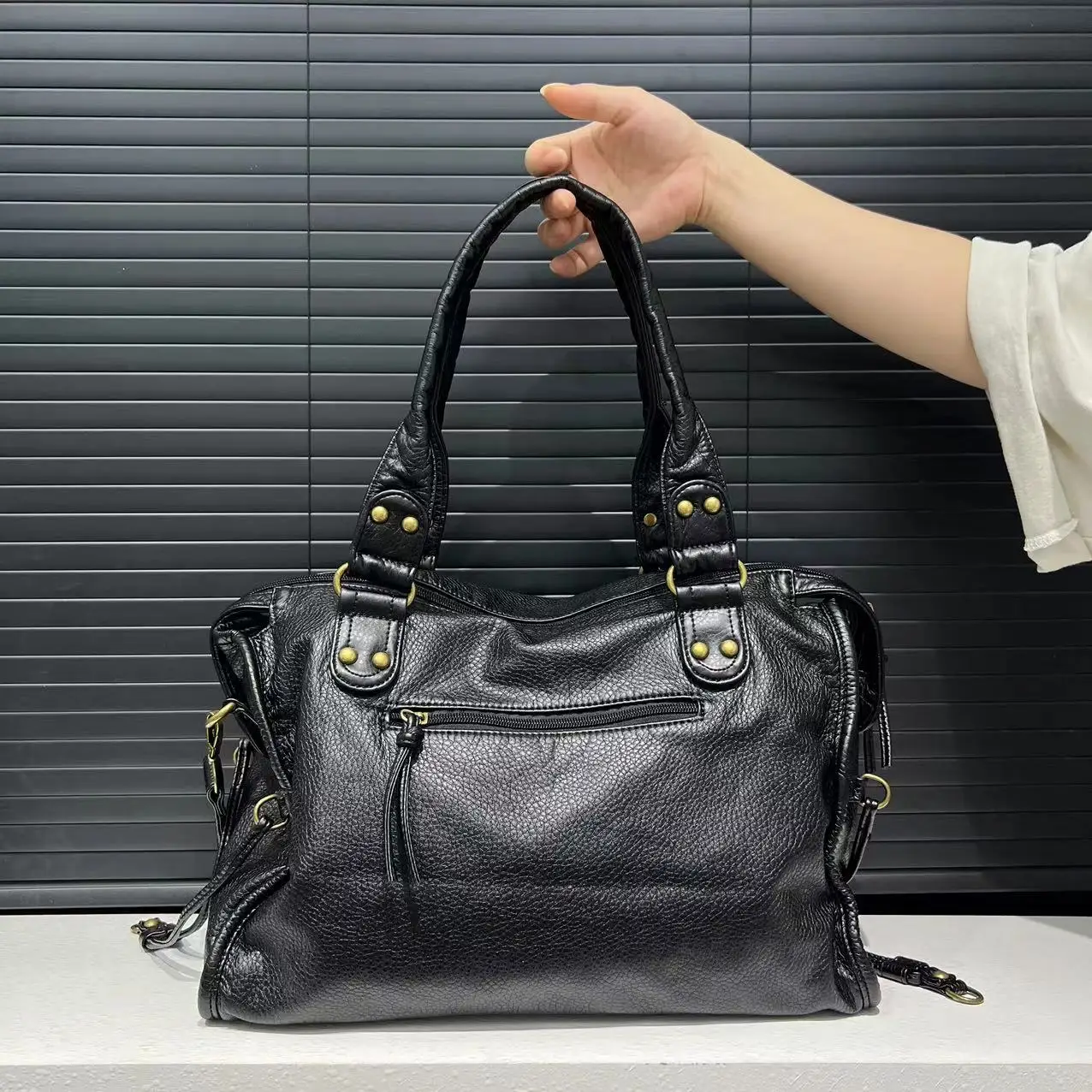 

Large capacity charter bus bag French retro single shoulder bag crossbody bag armpit tote bag wash water bag