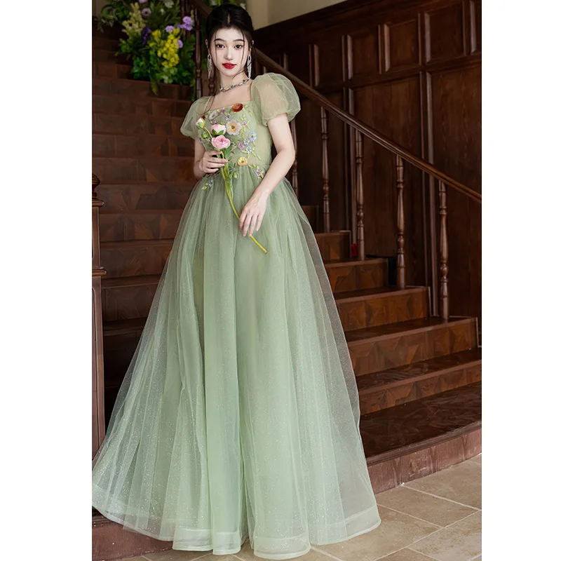 Nowa Damska Letnia Miętowa Sukienka Wieczorowa z Kwadratowym Dekoltem i Kwiatowym Haftem, Modna Leśna Lekka Luksusowa Sukienka na Występ dla Prowadzącej