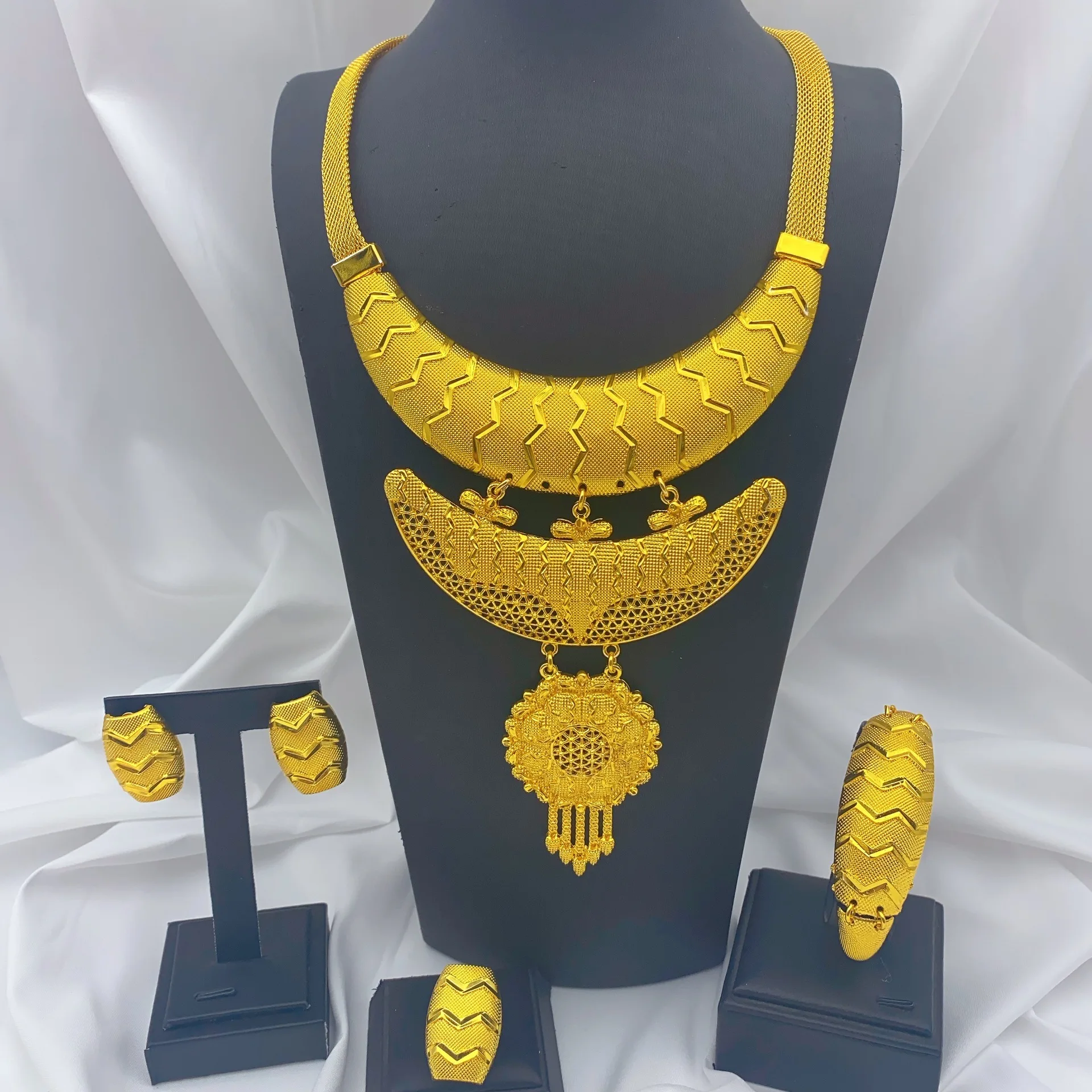 

Fashion Dubai 24K Gold Plated Customized Necklace Earrings Rings Bracelets Wedding Party Gifts Jewelry Set for Lovers DD10982