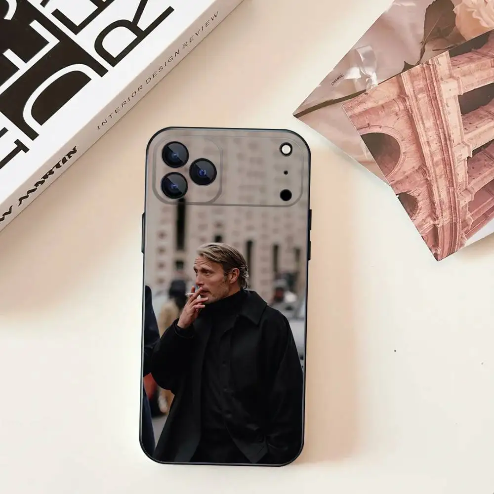 Coque de téléphone pour acteur Mads m-mikkelsen, étui souple noir pour iPhone 11,12,13,14,15,16,17,Pro,Max,Plus,E,SE4,Air,Mini