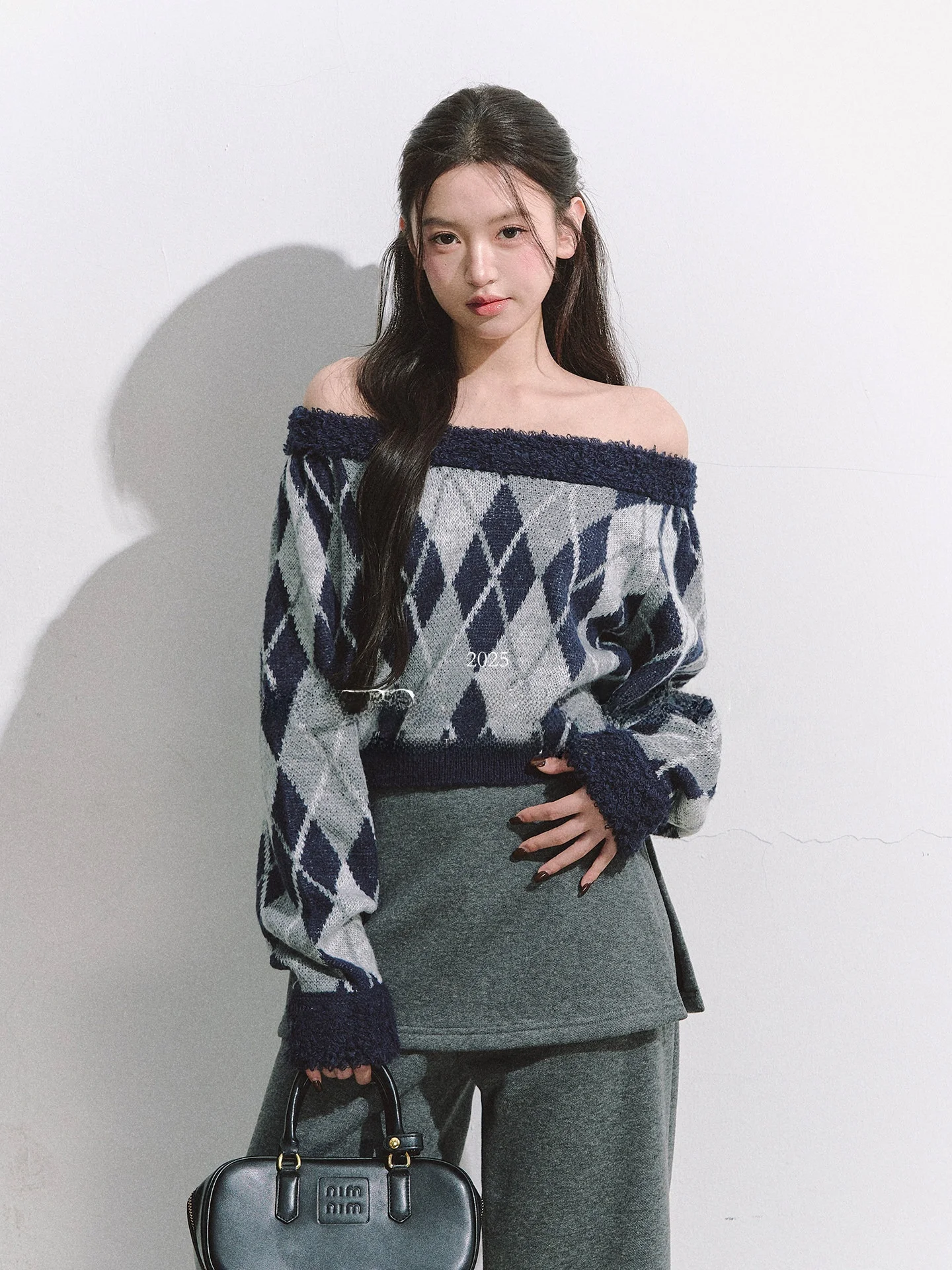 

Вязаный свитер OIOI с дизайном на одно плечо, женский, свободного кроя, повседневный, зимний, новинка, винтажный узор «бриллиант»...