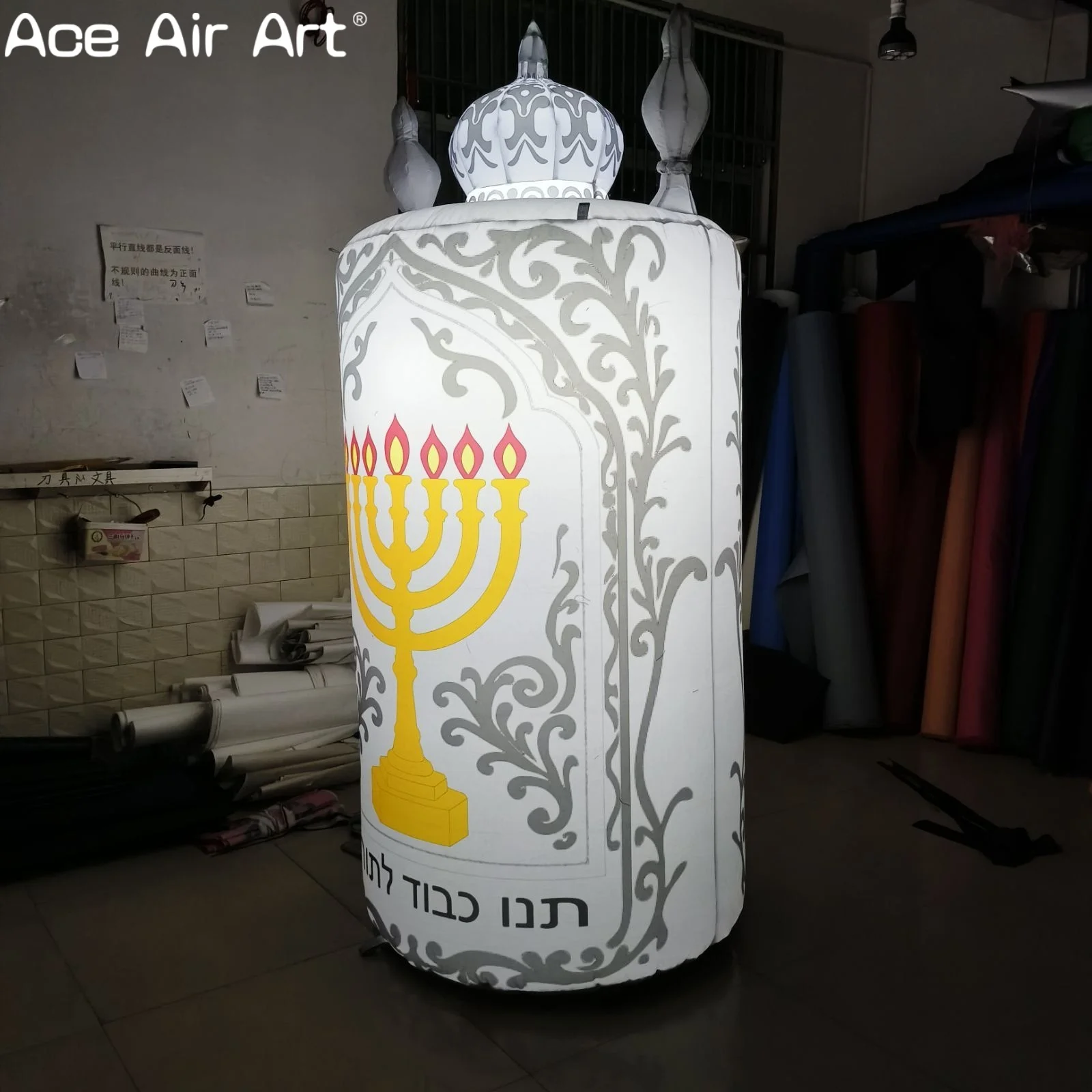 Opblaasbare scrollcilinder met kroon- en chanoeka-kaarsen LED-verlichte opblaasbare vakantiedecoratie voor Joodse festivals en evenementen