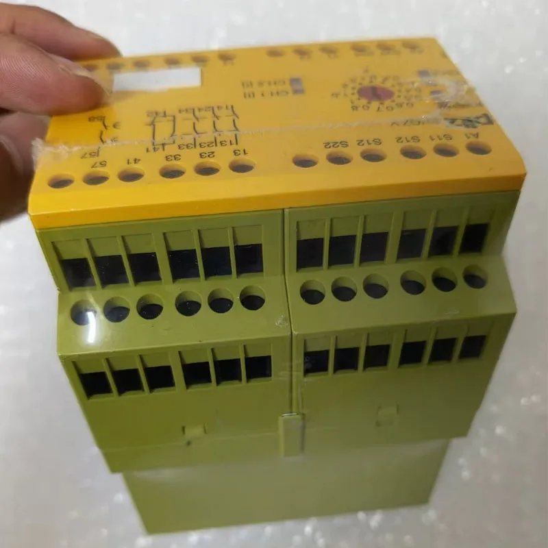 Новый оригинальный модуль реле безопасности pilz774789 V 3s 24 В постоянного тока 3n/o 1n/c 1n/o t на Фото №2