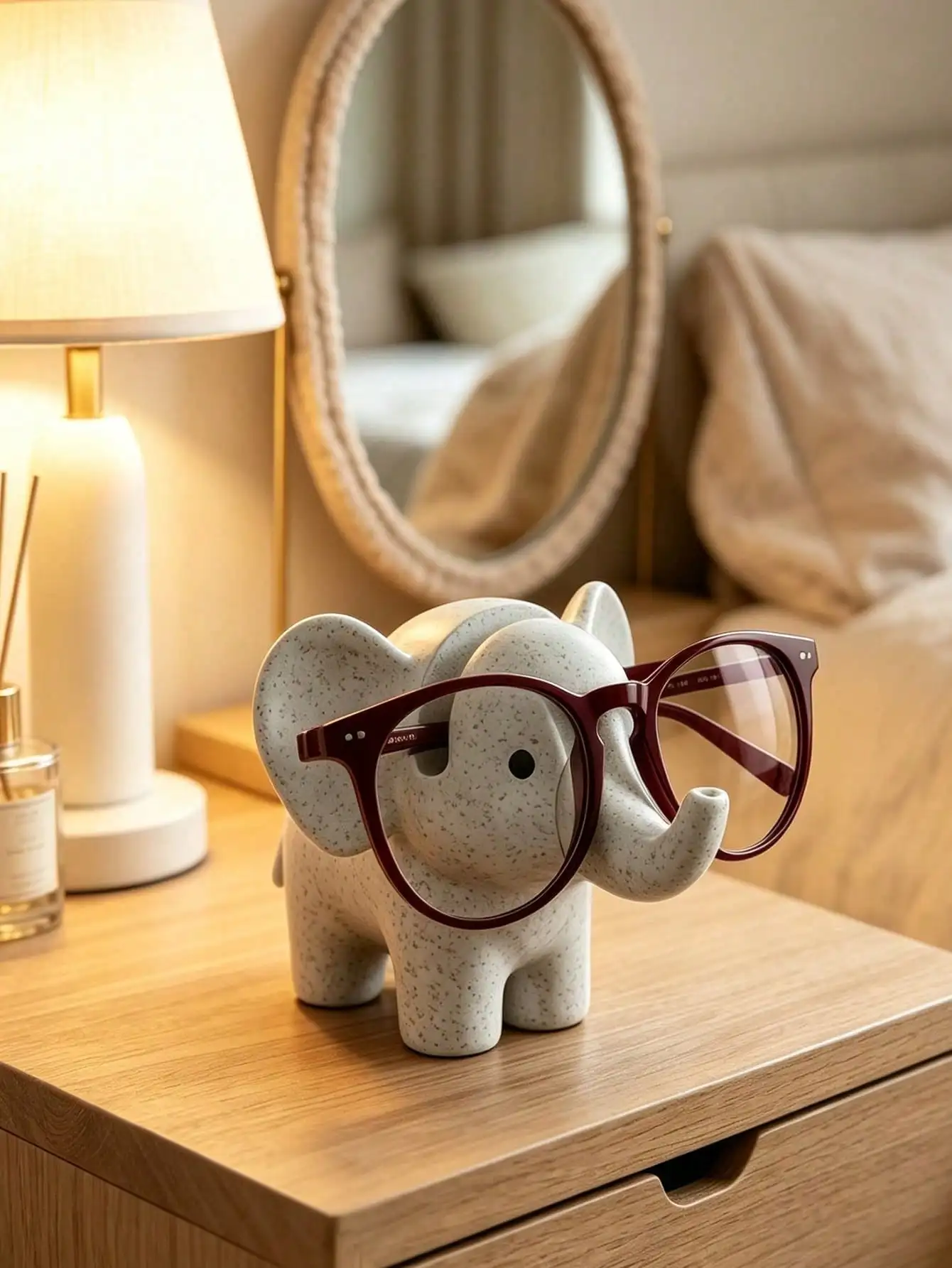 1pc 3D Cute Elephant Shaped Fashion Glasses Display Stand - Creative Elephant Eyeglass Holder Ornament, Desktop Storage Rack, Resin Elephant Fashion Glasses/Eyeglasses Holder, Stable Eyewear Display Stand, Fun Resin Eyewear Storage Rack