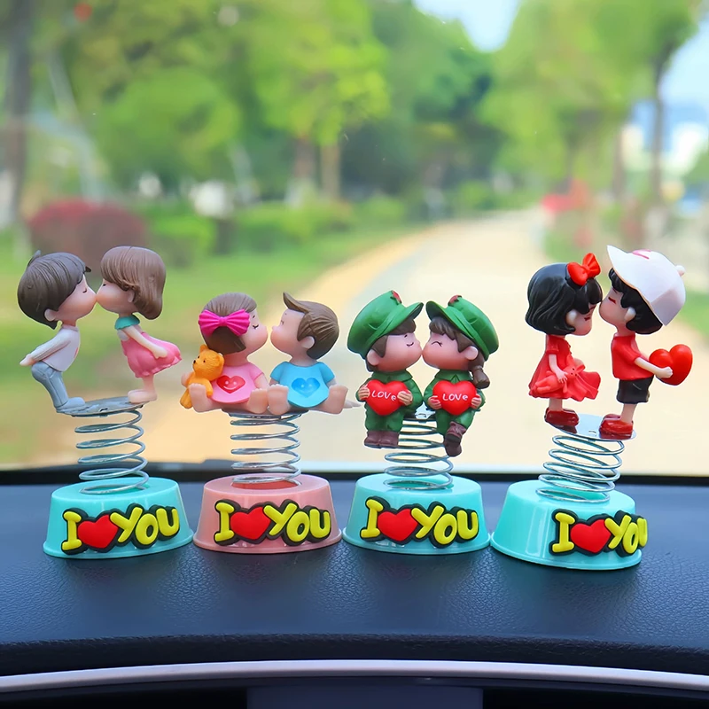 【M】 Adorável anime casais ornamento de carro balançando cabeça beijando casais estatuetas auto interior painel decoração acessórios