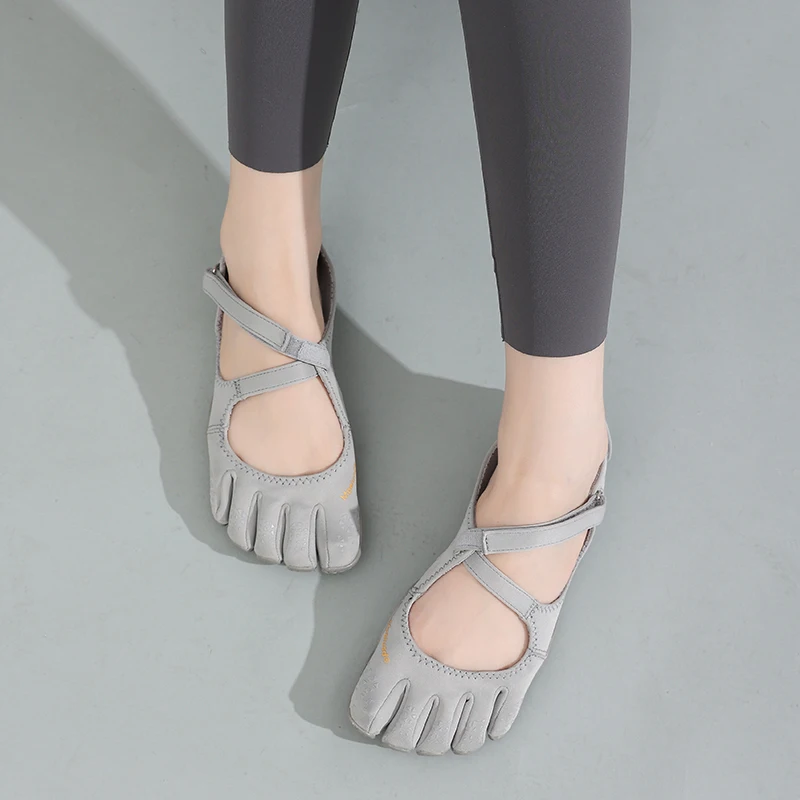 Damen Aqua-Schuhe mit geteilter Zehenpartie | Schnelltrocknende Rutschfeste Wassersocken für Yoga, Wandern, Strand & Pool | Leichtgewichtiger Barfuß-Pilates- und Tanzschuh – Detail 8