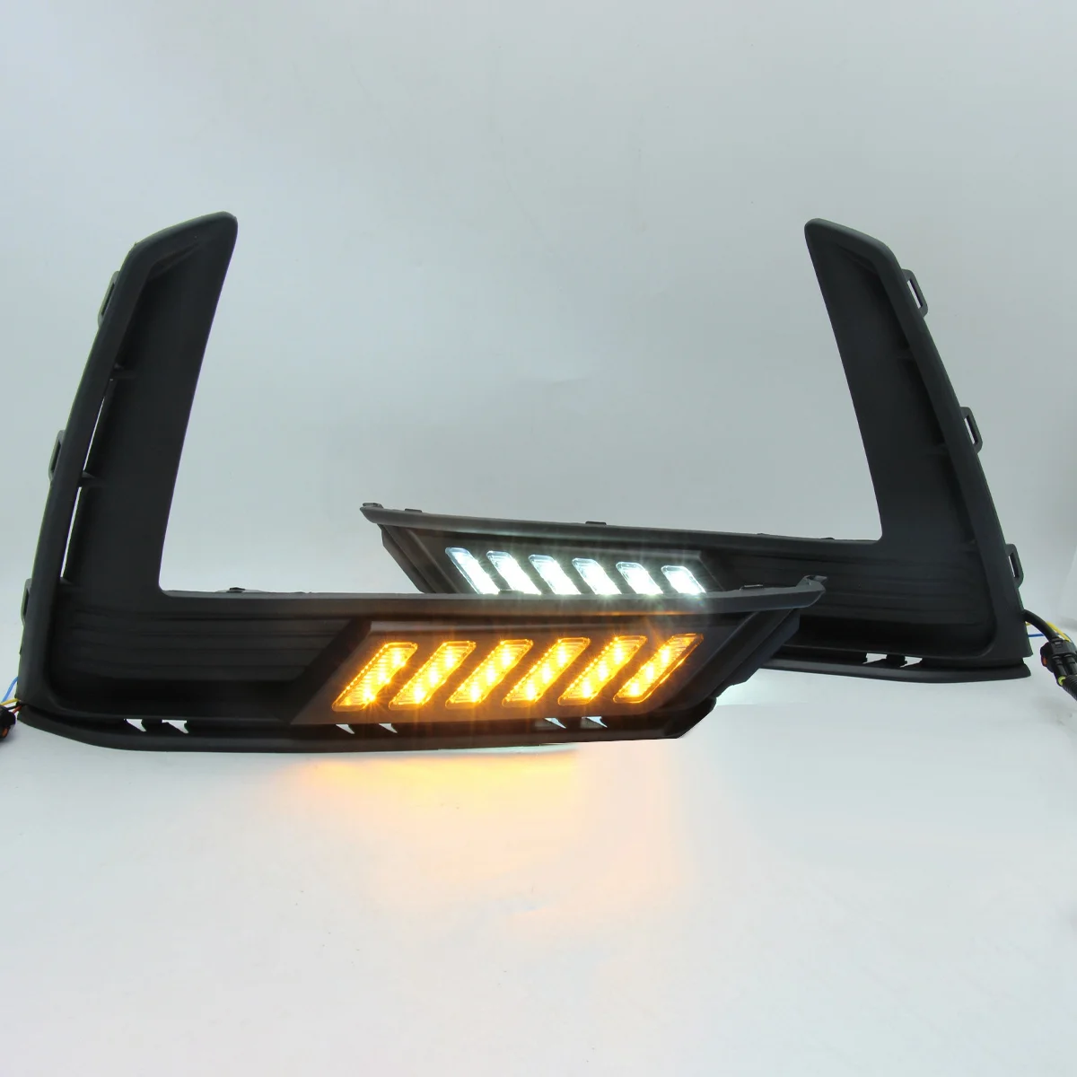 

Tri-Color Daytime Running Light LED Turn Signal Light Fog Light for Honda CRV CR-V 2023