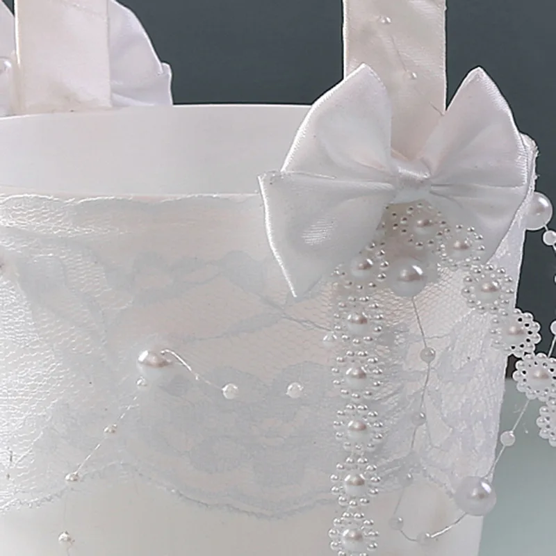 سلة زهور صغيرة بيضاء نقية لحفلات الزفاف ، دانتيل مرصع باللؤلؤ ، أسلوب بسيط ، الأوروبي والأوربي