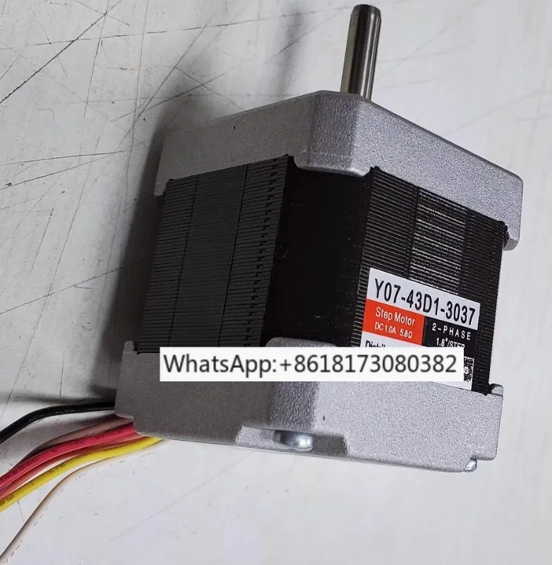 

В наличии двухфазный двигатель Y07-43D1-3037 Шаговый двигатель STP-42D3037