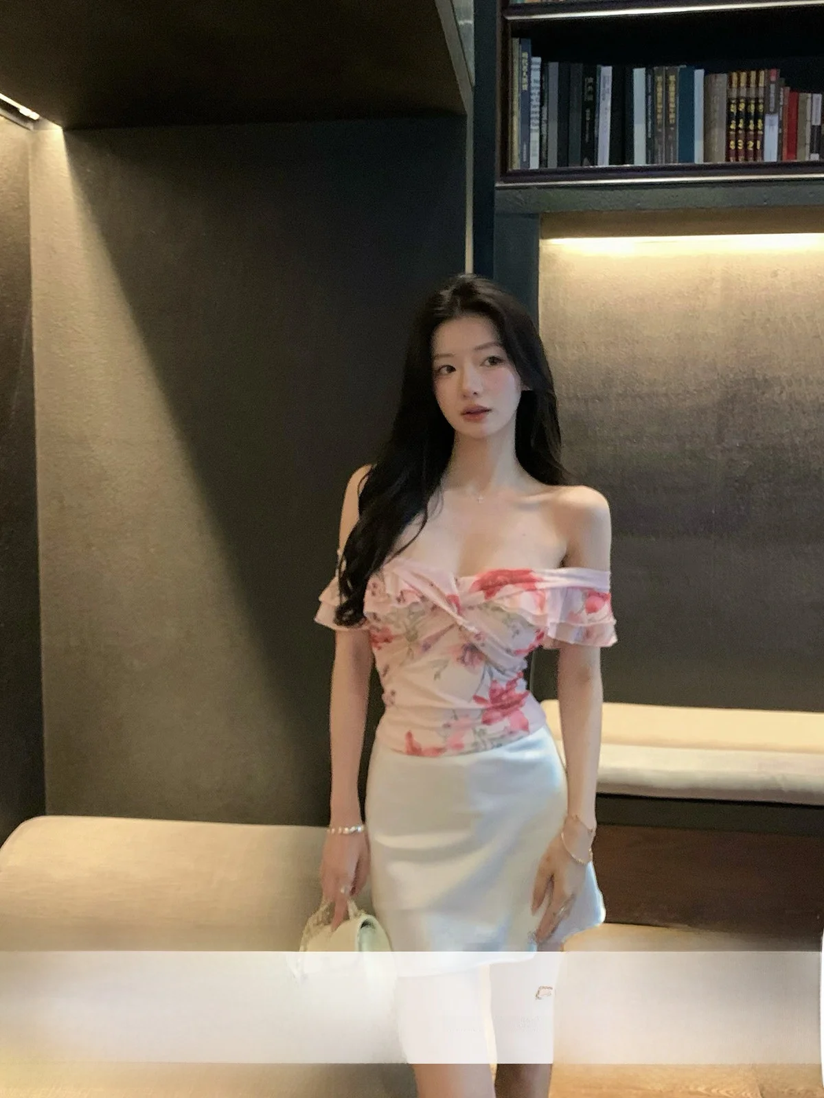 

Женская корейская блузка YOLI Zhang Yuli с цветочным принтом и сердечками, на одно плечо, укороченная, облегающая, из полиэстера