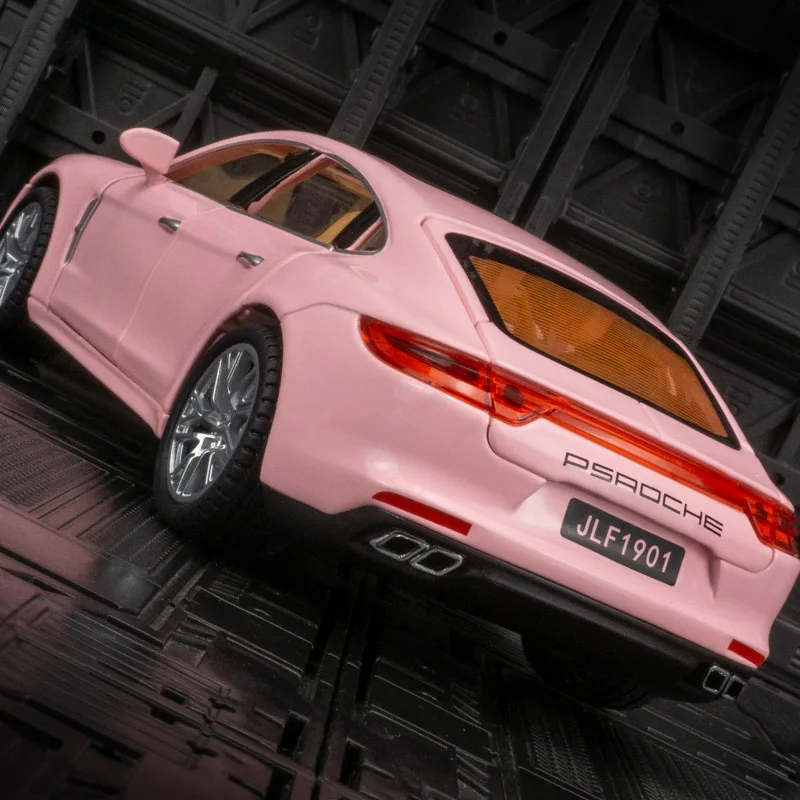 Colección de adornos de modelo de coche de aleación Porsche Panamera 1:24, puertas y capó de motor, el maletero se puede abrir para juguetes para niños