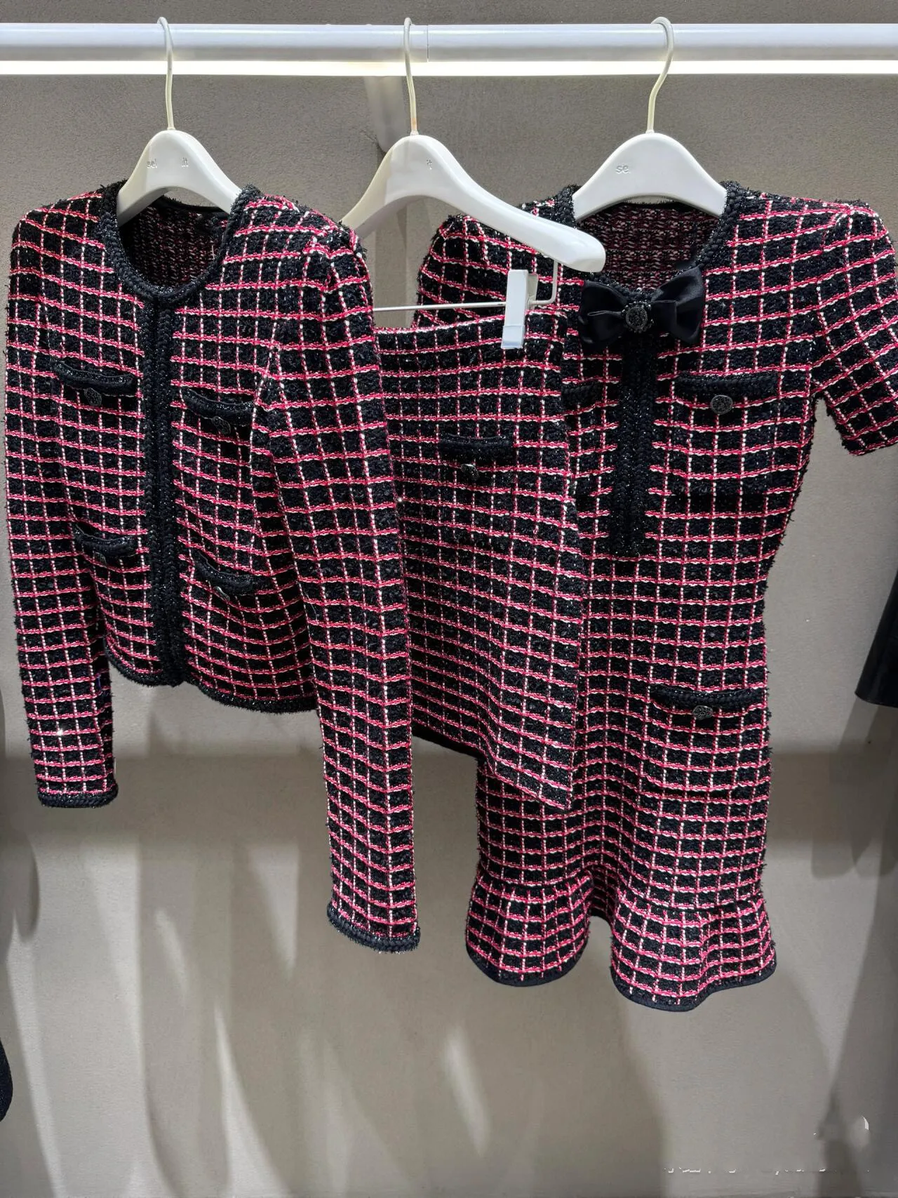 Upsc Edition Europe Spring Summer High End feelSE Home Bla against Red Floral ort Sve Knit Dr