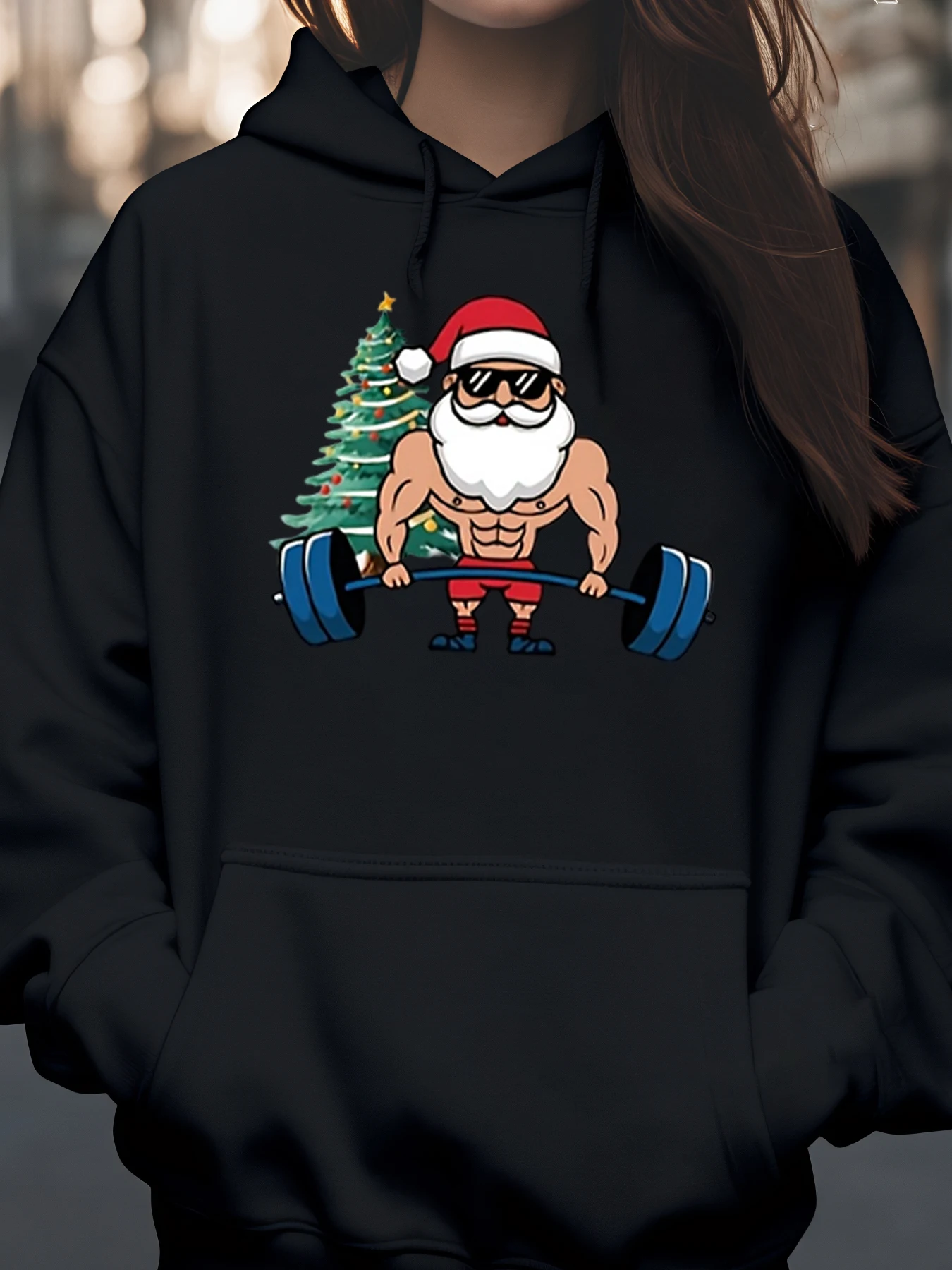 Bluza świąteczna z nadrukiem: Kulturystyczny Święty Mikołaj z hantlą, idealna na trening dla fanów fitnessu.
