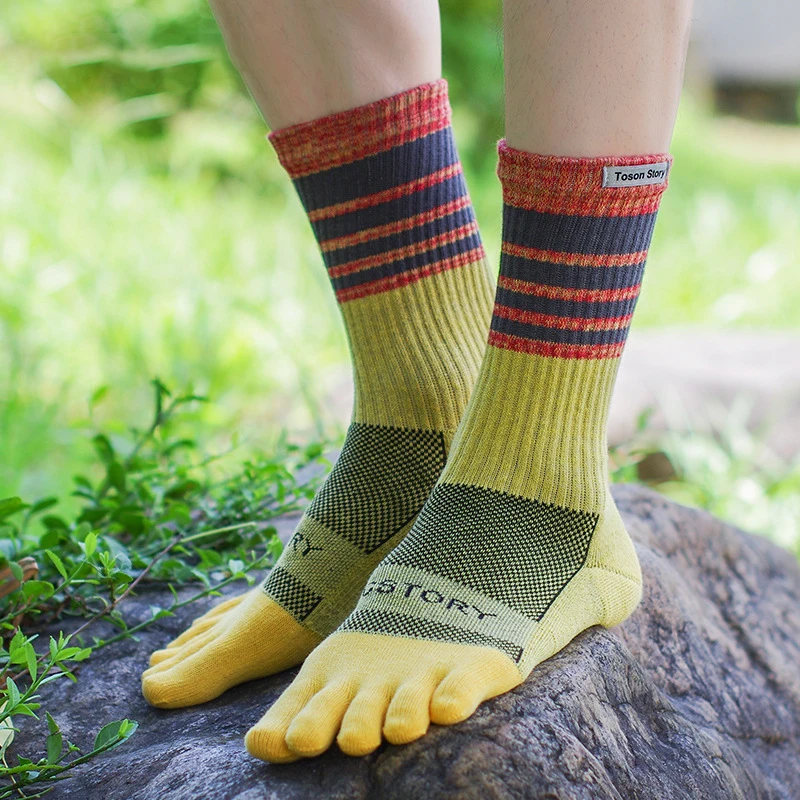 5-paia-di-calzini-sportivi-da-uomo-in-cotone-con-separazione-delle-dita-assorbenti-antiodore-caldi-per-l'autunno-con-base-in-spugna-calzini-lunghi-a-cinque-dita
