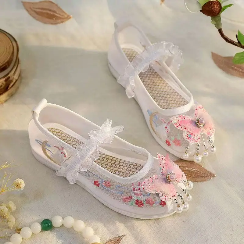 2026 Summer New Girls Mesh Embroidered Hanfu Shoes String Bead Tassel Shallow Slip On Bowknot Flat Sole Princess Shoes Sandals
