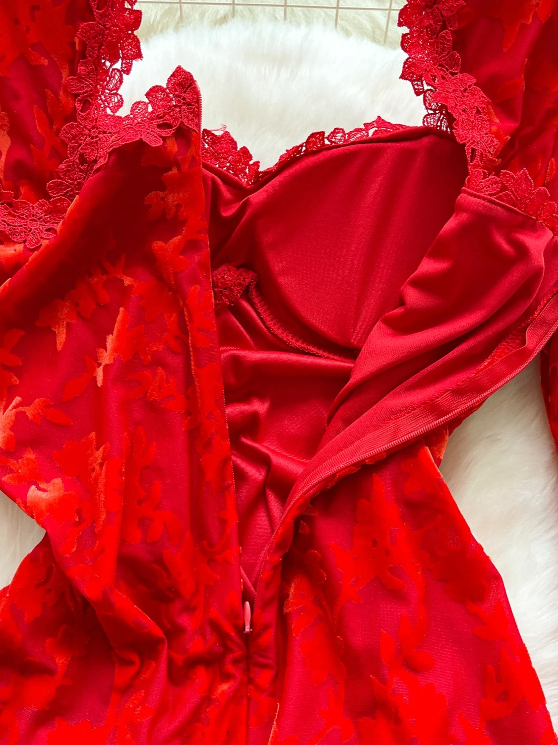 Foamlina moda mujer Otoño Invierno vestido Sexy encaje Floral empalmado recortado cuello alto manga larga estampado Mini vestido de terciopelo