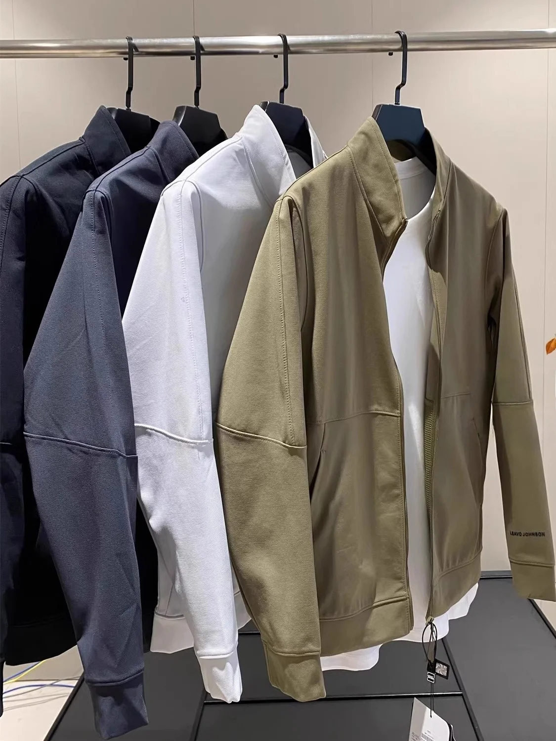 

Leavo Johnson Men's Breathable Texture Sport Jaet Outerwear Stand Fit Long Sve Stand Collar Youth Faion Spring Autu...