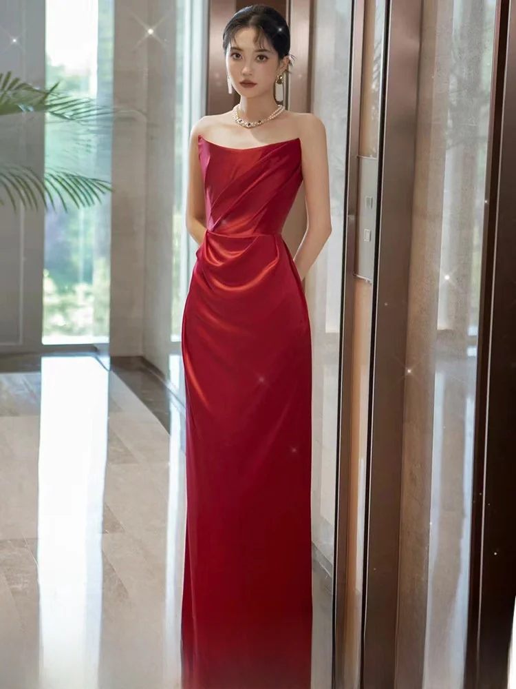 

Elegant Red Off-Shoulder Evening Gown for Women Performance Host New Year's Ball Dress Luxury Simple Style Floor-Length