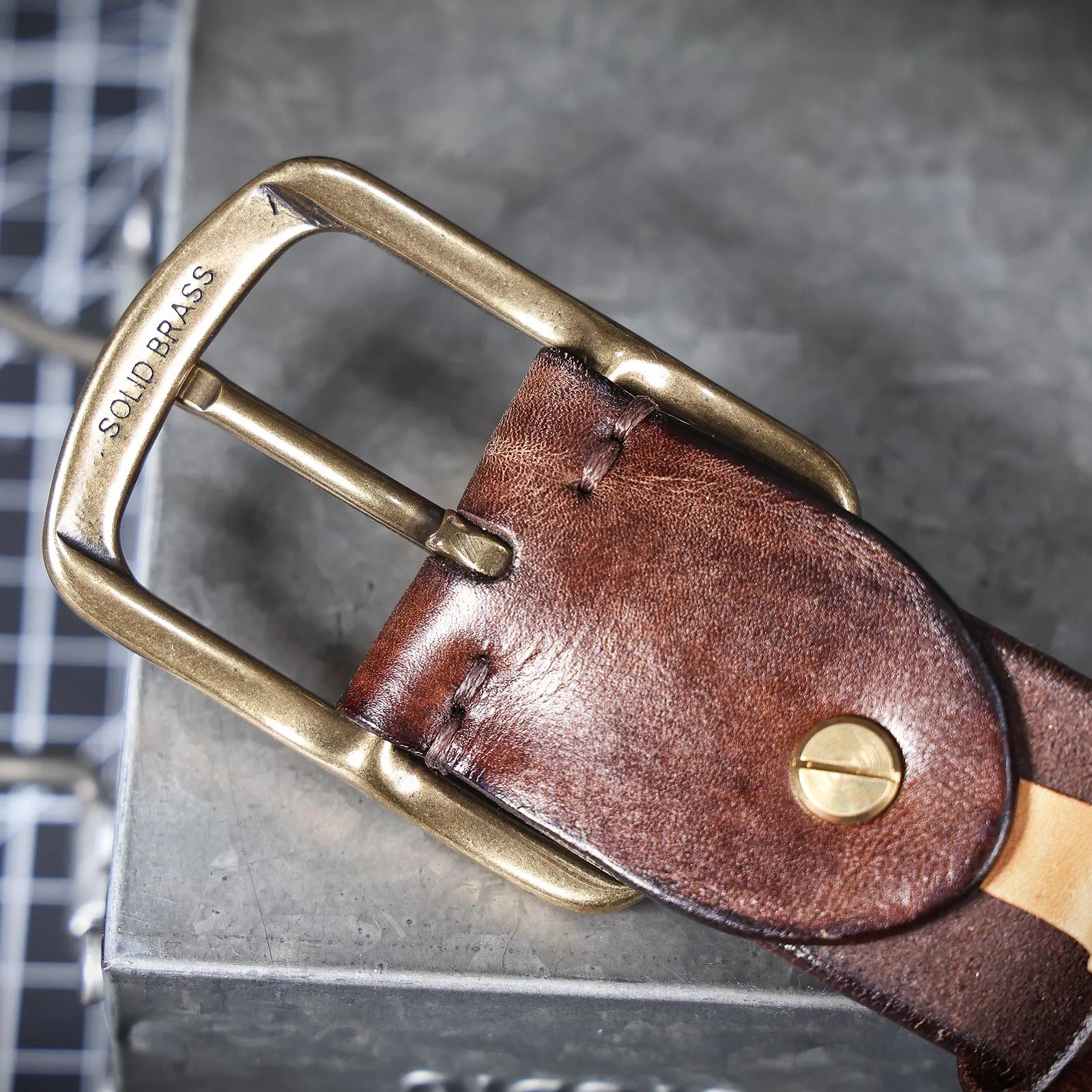 Vintage Echtleder-Herrengürtel mit Massiver Messingschnalle, Lässiger Dornschließen-Gürtel mit Geschenkbox, Verstärktes Italienisches Rindsleder – Detail 19
