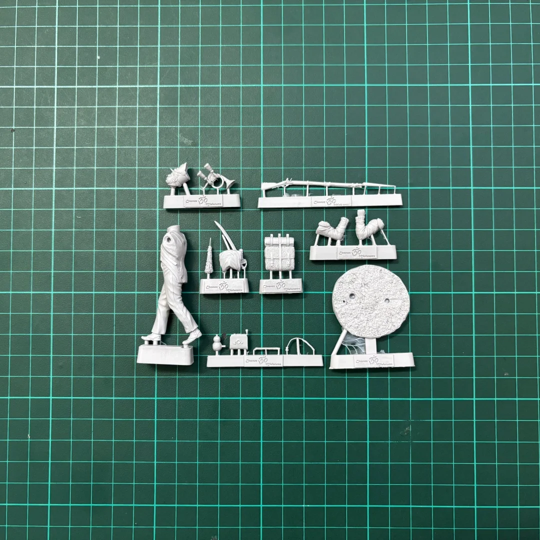 54mm resin unpainted model kit, Portuguese Legion Infantry Regiment Light Infantry Second Lieutenant unassembled and unpaintedGK view 6