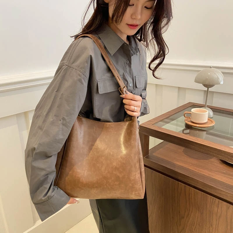 Simplicity Pu Hasp Ladies Tote Bags Trend Commuting Shoulder Bags for Women 2024 New Brand Large Capacity Bolsas Femininas