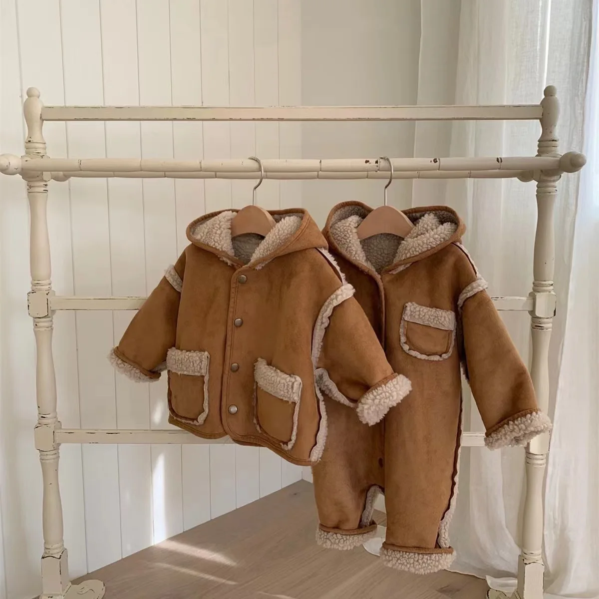 INS winter baby jumpsuit outing clothes baby boy plush handsome one-row button warm crawling outerwear