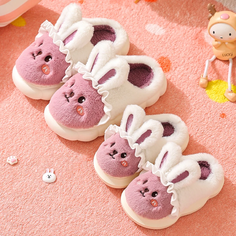 

Новинка 2024 года, теплые тапочки для мальчиков и девочек, новые зимние хлопковые тапочки с мультяшными животными, нескользящая удобная плюшевая хлопковая обувь на мягкой подошве