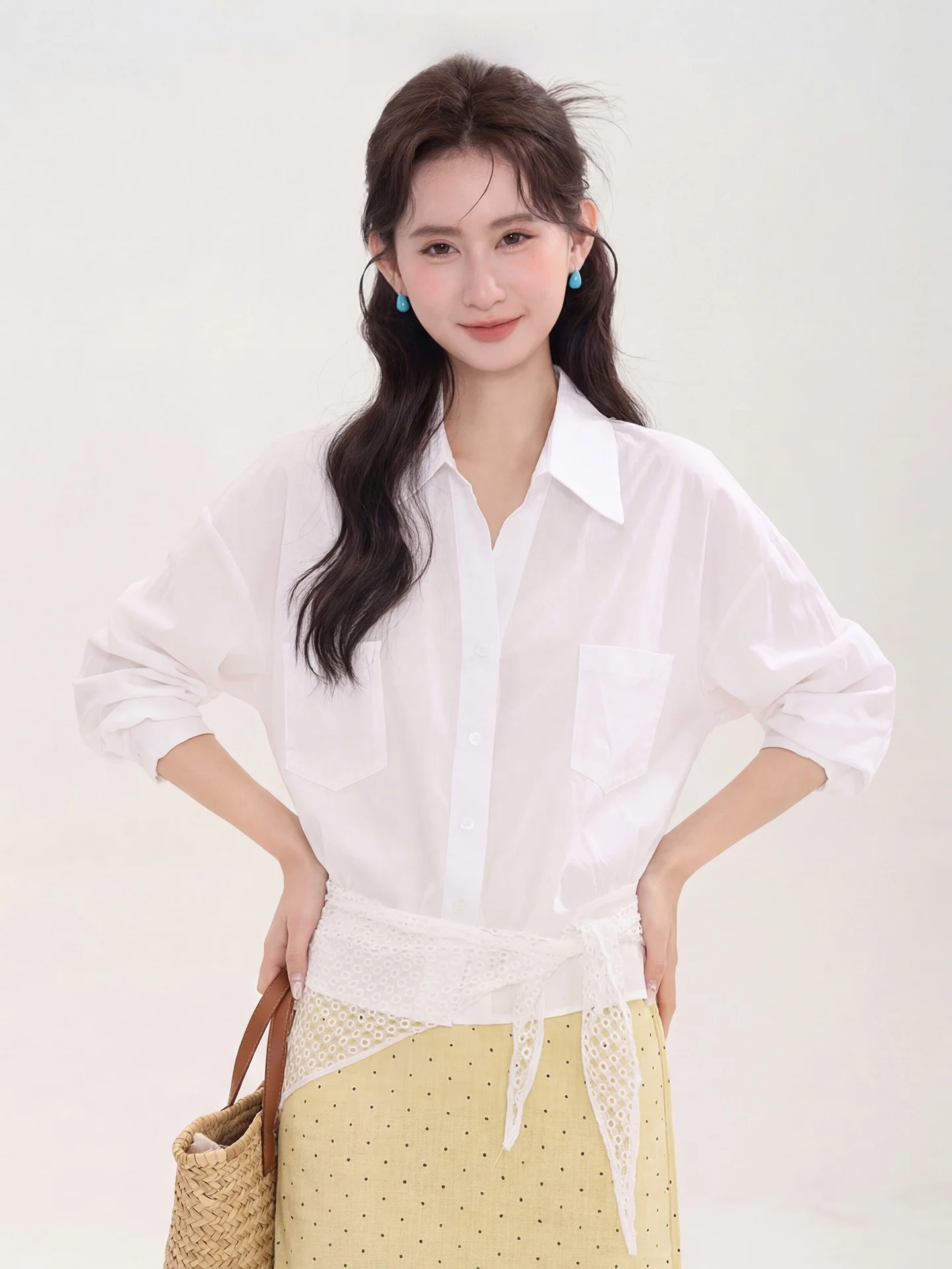 

Женская блузка с кружевными вставками на плечах и длинными рукавами, повседневный стиль, простой дизайн, весенний топ из хлопковой смеси, комфортный материал