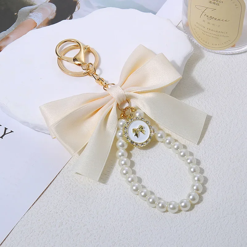 Personalized Pearl Chain Keychain with Creative Bow Design Women\'s Fashion Bag Pendant & Car Keychain Accessory Unique Gifting