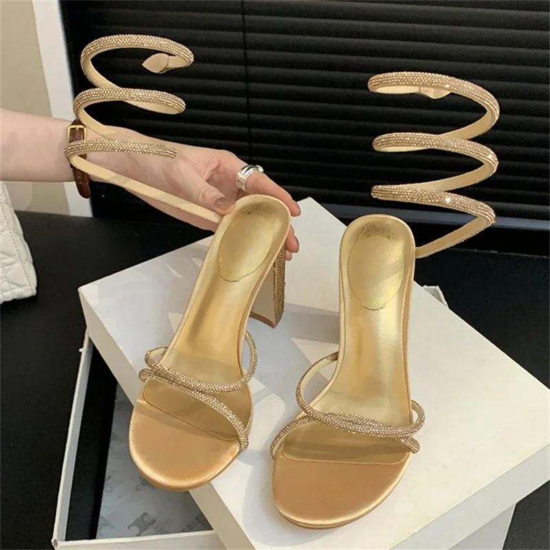 

Eilyken уличный стиль, женские сандалии на высоком квадратном каблуке с кристаллами и бриллиантами, модные банкетные туфли-лодочки с ремешком на щиколотке, летняя женская обувь