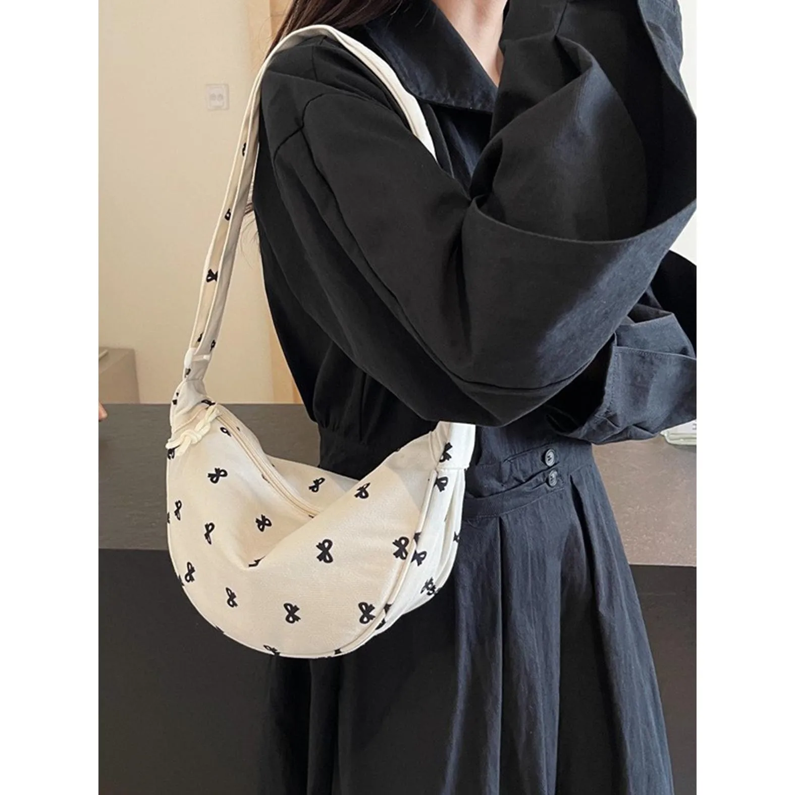 

Summer high-end niche crossbody bag for women 2024 new bow relaxed canvas bag versatile dumpling bag