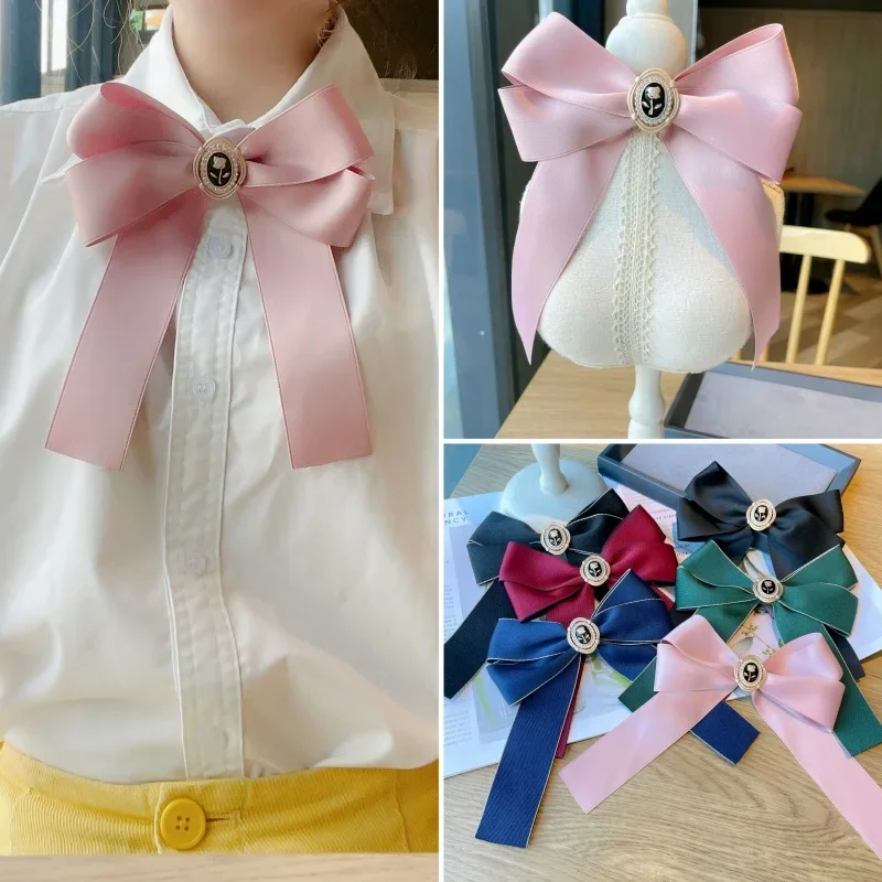 Retro Fabric Bow Tie Crystal Pearl Flower Brooches for Women College Style Shirt Collar Pin Necktie Korean Fashion Jewelry Gifts