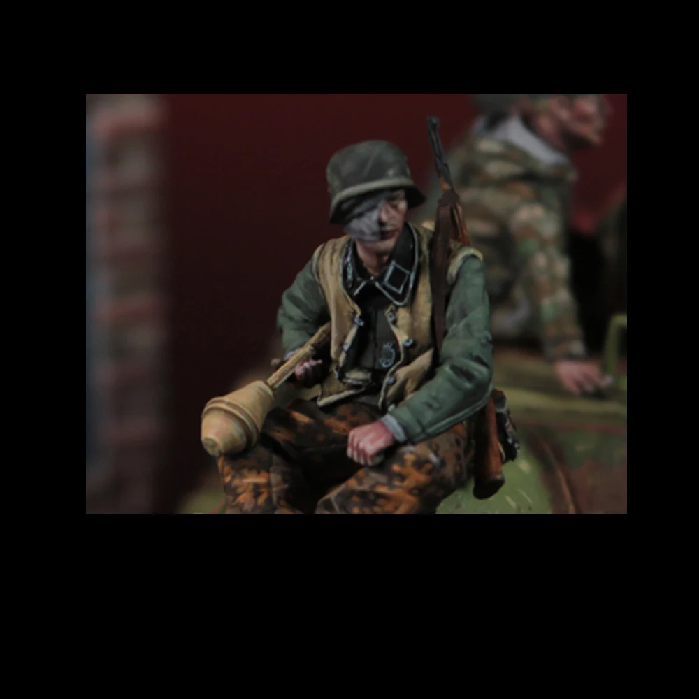 

1/35 WWII Grenadier soldier, Resin Model figure soldier, WW2 Military themes, Unassembled and unpainted kit
