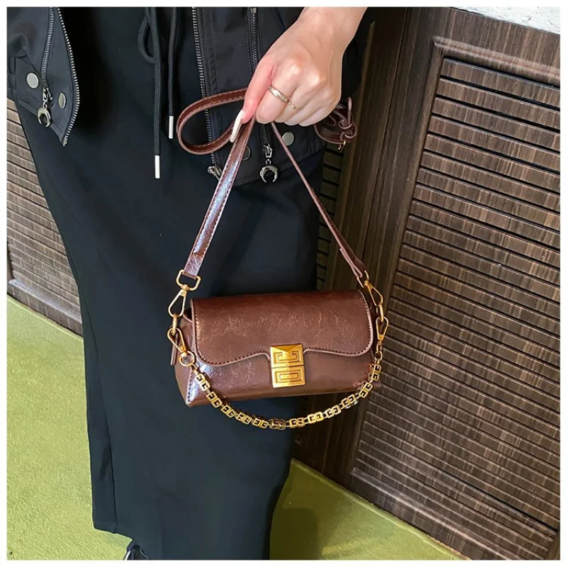 

Luxury Women's Shoulder Bag Crafted From Premium Leather Boasting High-End Quality And Paris Refined Vintage Look