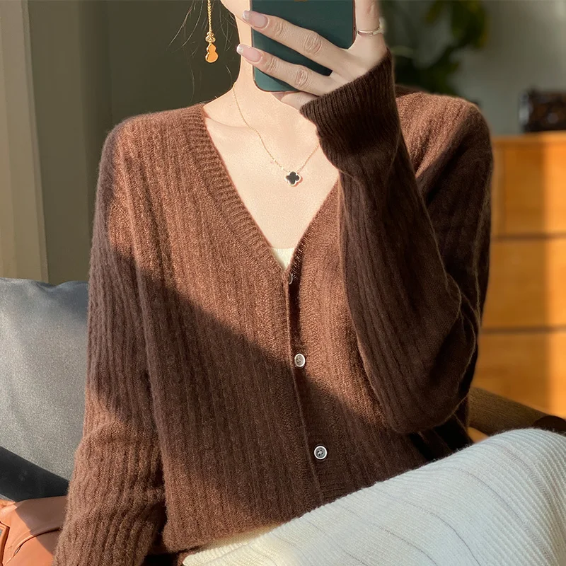 V-neck twist 100% pure wool warm cardigan fashion wear new women\'s single-breasted knitted bottoming shirt in autumn and winter.