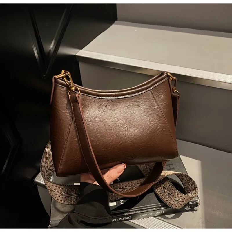 

Chic Minimalist Large Capacity Diaper Bags For Ladies Trendy Designer Crossbody Bag Elegant Leather Tote Bag Solid Color